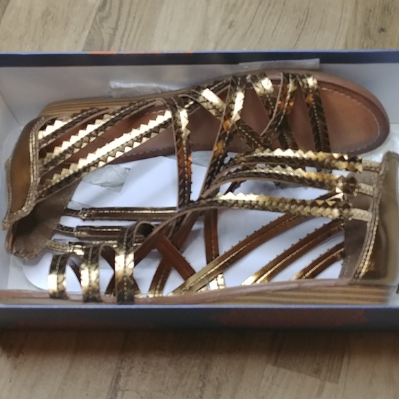 NIB Carlos by Carlos Santana Bronze Gladiator Sandals 8 - Picture 7 of 12